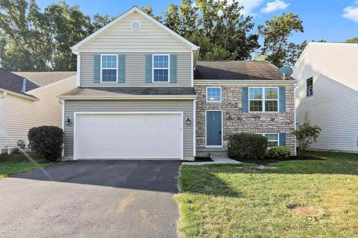 265 Kastlekove Dr in Lewis Center, OH - Foto de edificio
