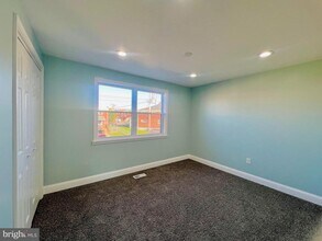 4045 St Monica Dr in Dundalk, MD - Foto de edificio - Building Photo