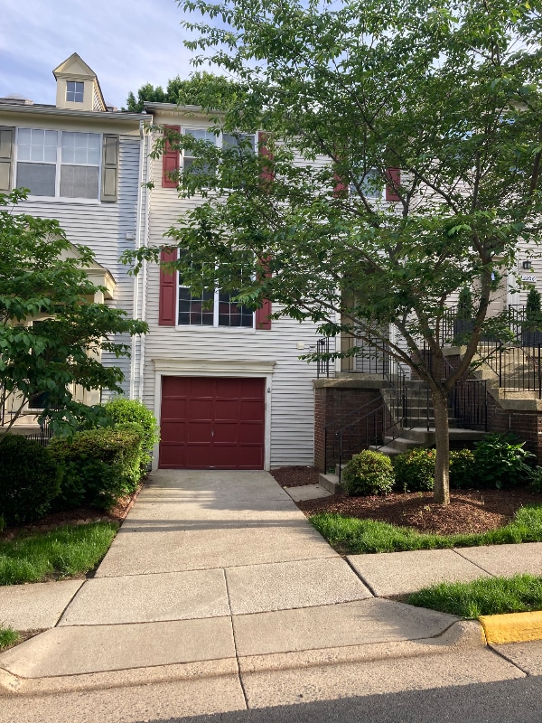 12208 Wye Oak Commons Cir in Burke, VA - Building Photo - Building Photo
