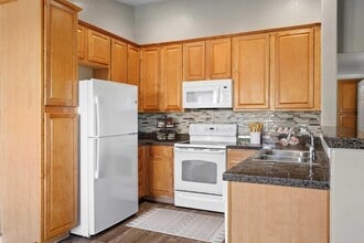 Summerfield Condominiums in Aurora, CO - Foto de edificio - Building Photo