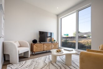 675 Butler Rue in Montréal, QC - Building Photo - Interior Photo