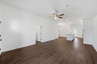 129 SW Vicki St in Gentry, AR - Building Photo - Building Photo