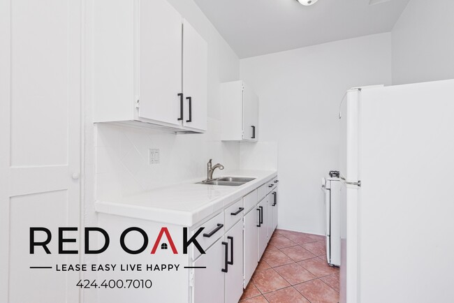 660 Cochran Ave in Los Angeles, CA - Building Photo - Building Photo