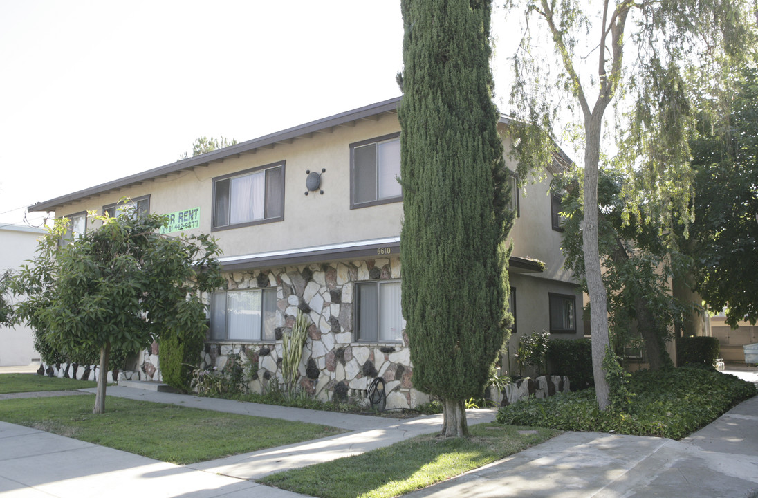 6610 Whitsett Ave in North Hollywood, CA - Building Photo