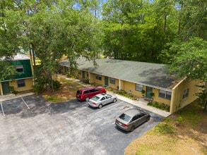 Deerwood Apartments in Gainesville, FL - Building Photo - Building Photo