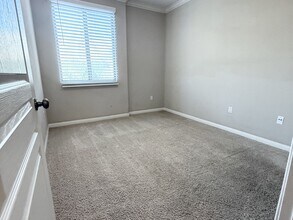 3877 Pell Pl, Unit 301 in San Diego, CA - Building Photo - Building Photo
