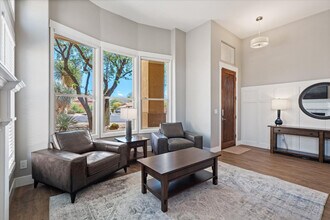 13610 E Laurel Ln in Scottsdale, AZ - Building Photo - Building Photo