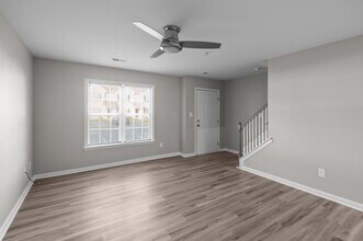 1233 Cross Creek Cir in Greenville, NC - Building Photo - Building Photo