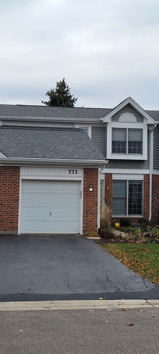 771 Hoover Dr in Carol Stream, IL - Building Photo