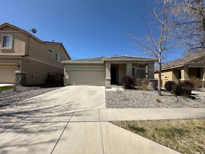 2471 Burtin Dr in Sparks, NV - Foto de edificio - Building Photo