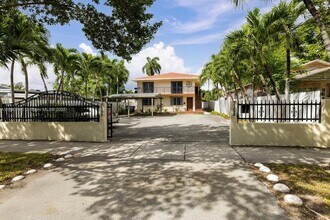 2368 SW 32nd Ave, Unit 2 in Miami, FL - Building Photo - Building Photo