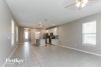 7143 Bowspirit Pl in Apollo Beach, FL - Foto de edificio - Building Photo