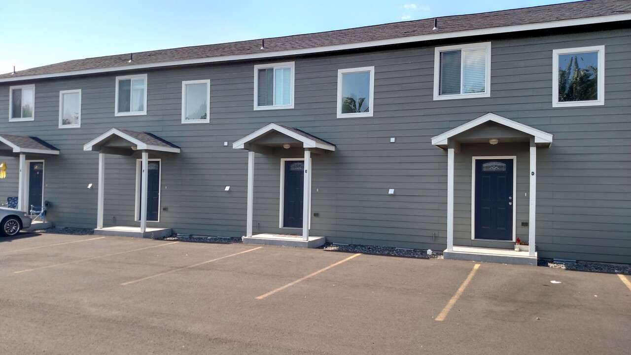 1340 Shaker Pl in Moses Lake, WA - Building Photo