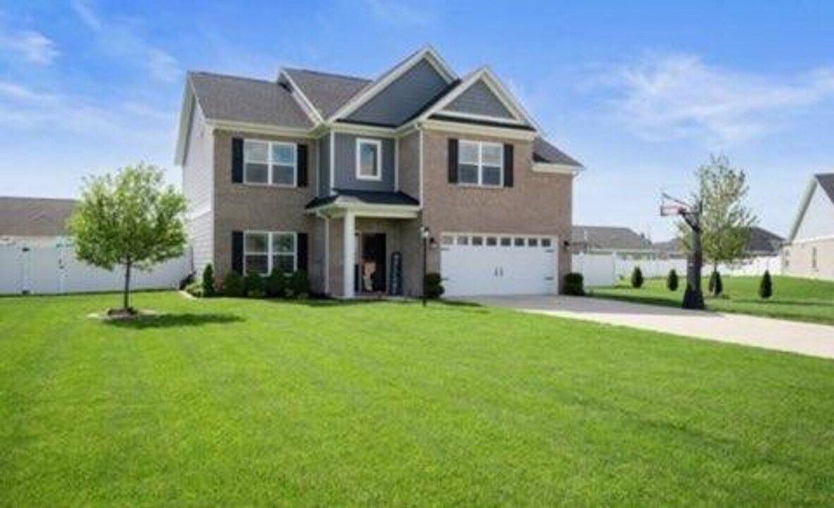 6517 Turf Way in Anderson, IN - Building Photo