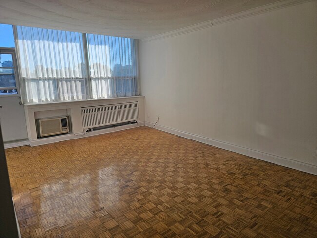 Parkview Terrace Apartments in Toronto, ON - Building Photo - Building Photo