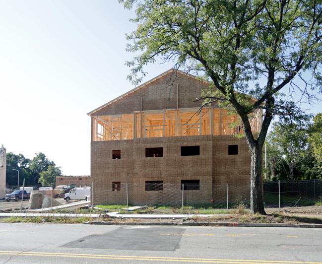 Independence Square in Newburgh, NY - Foto de edificio - Building Photo