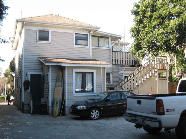 323 W Ortega St in Santa Barbara, CA - Building Photo - Building Photo