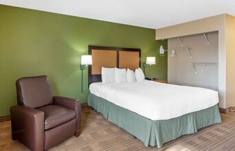 Furnished Studio-Chicago - Naperville - East in Naperville, IL - Foto de edificio - Building Photo