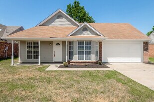 1104 Parkview Cir N in Southaven, MS - Building Photo