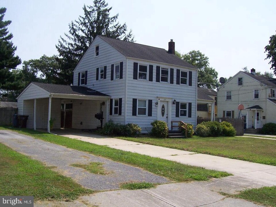 123 Rose Dr in Woodstown, NJ - Building Photo