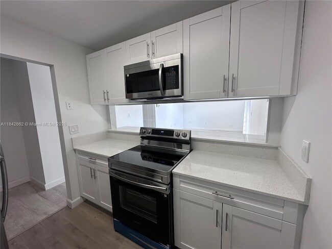 6090 W Flagler St, Unit 408 in Miami, FL - Building Photo - Building Photo
