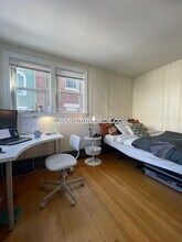 9 Hillside St, Unit 2 in Boston, MA - Foto de edificio - Building Photo