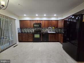 11721 Newbridge Ct in Reston, VA - Building Photo - Building Photo