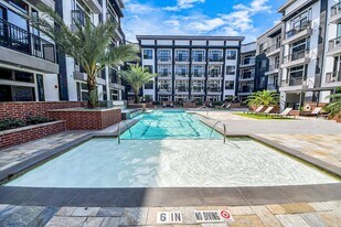 3800 Main St in Houston, TX - Building Photo