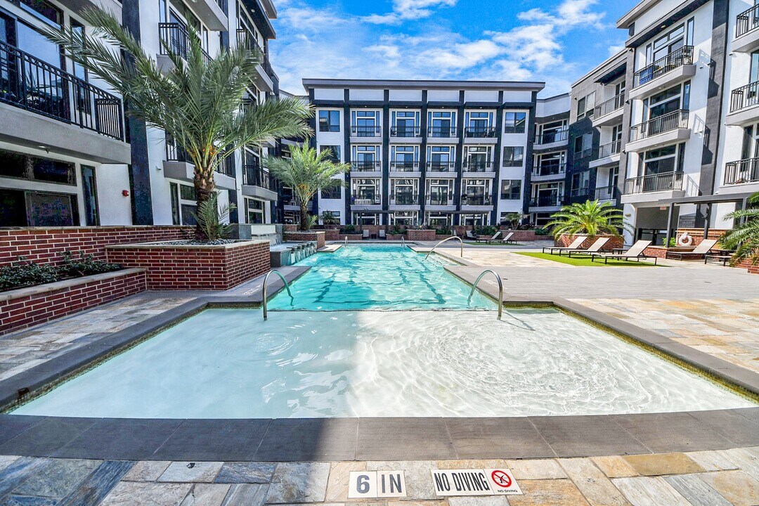 3800 Main St in Houston, TX - Foto de edificio