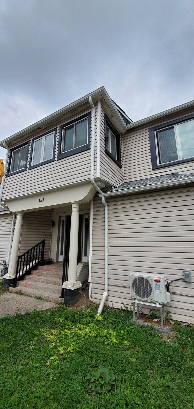 151 Wellington St in St Thomas, ON - Building Photo - Building Photo