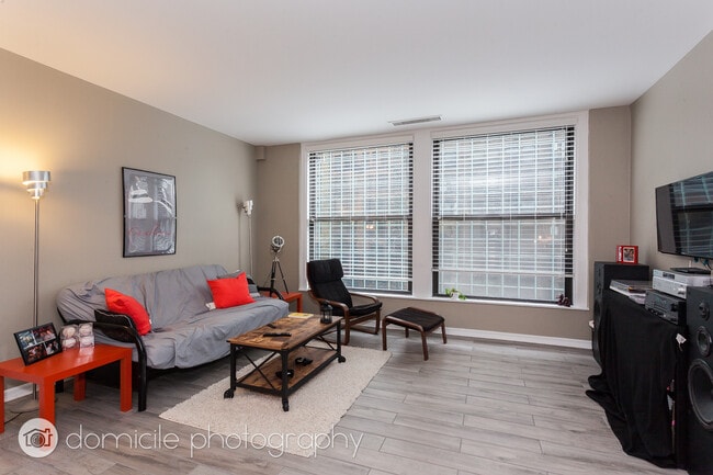 property at 431 S Dearborn St