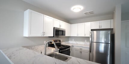 Westwood Apartments in Pontiac, MI - Foto de edificio - Building Photo