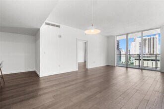 951 Brickell Ave, Unit 1105 in Miami, FL - Building Photo - Building Photo
