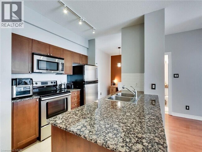 3525 Kariya Dr in Mississauga, ON - Building Photo - Building Photo