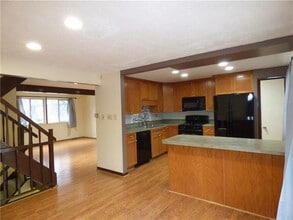 794 Wheatland Cir in Bridgeville, PA - Building Photo - Building Photo