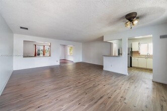 1220 NW 190th St in Miami, FL - Building Photo - Building Photo