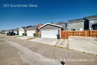 203 Southfork Dr in Leduc, AB - Building Photo - Building Photo
