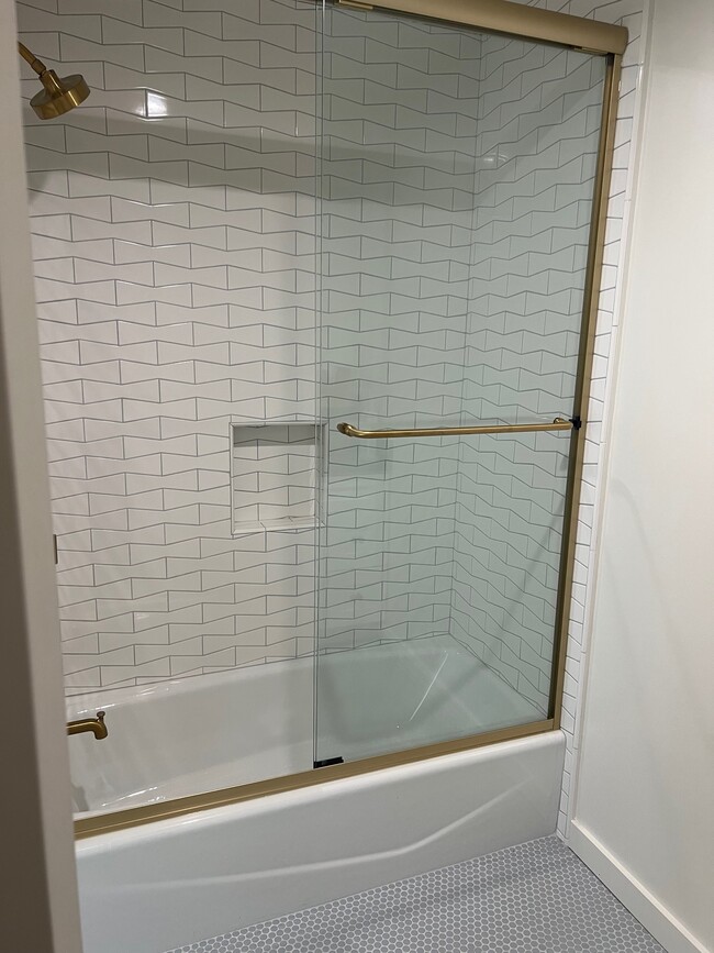 919 Bayview Dr in Manhattan Beach, CA - Foto de edificio - Primary Photo