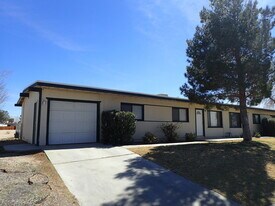 412 Palm Dr in Ridgecrest, CA - Building Photo