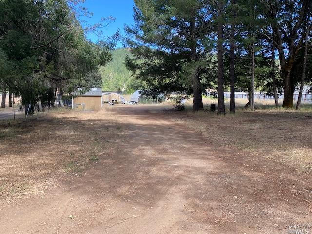 17900 Van Arsdale Rd in Potter Valley, CA - Foto de edificio