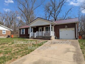 398 Pinewood Dr in Radcliff, KY - Building Photo - Building Photo