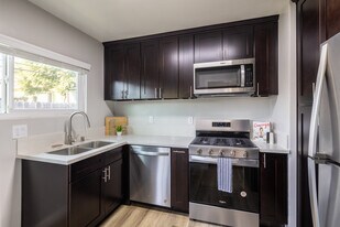 Ladera Townhouse in Los Angeles, CA - Building Photo