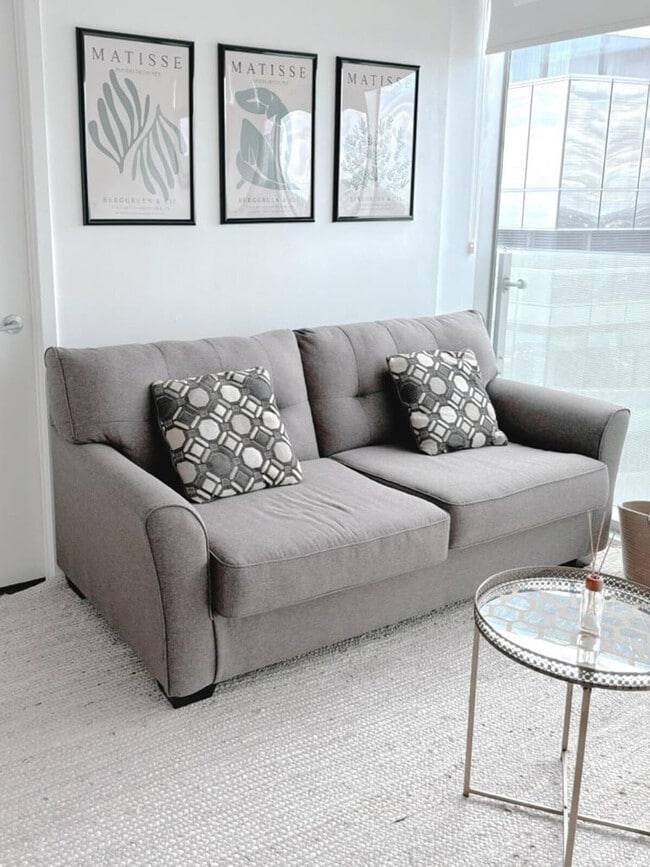 25 Grand Trunk Crescent