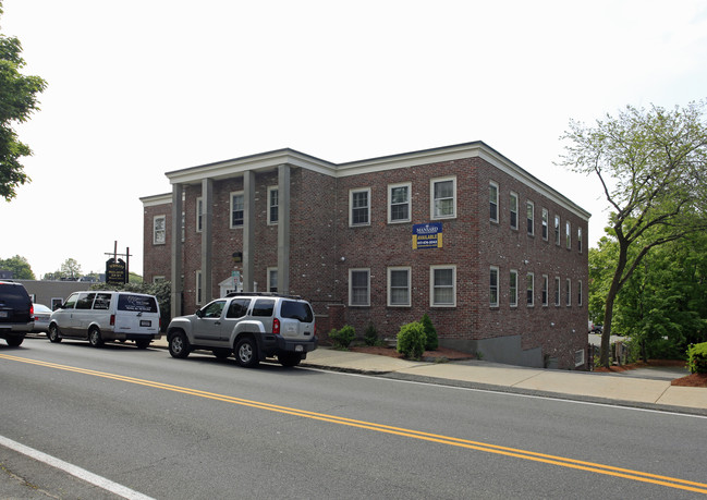 18 Woburn St in Reading, MA - Foto de edificio - Building Photo