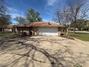 8111 Llano Ave in Benbrook, TX - Building Photo - Building Photo