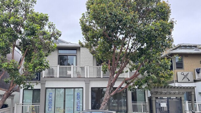 1222 N Coast Hwy 101 in Encinitas, CA - Building Photo - Building Photo