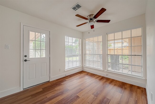 property at 934 Goldfinch Ave