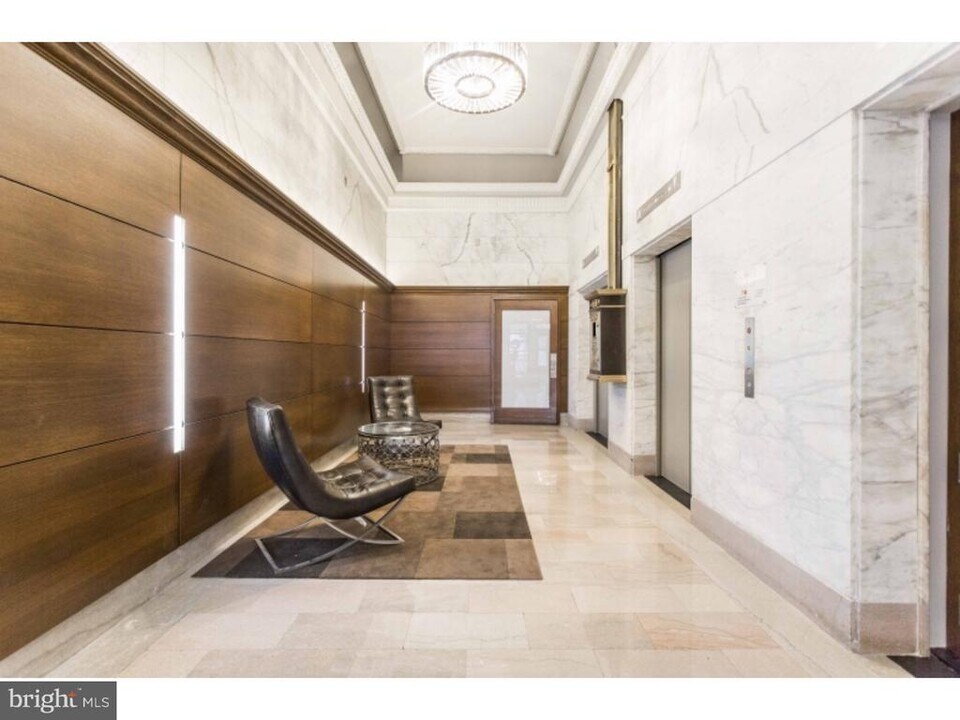 1600 Walnut St in Philadelphia, PA - Building Photo