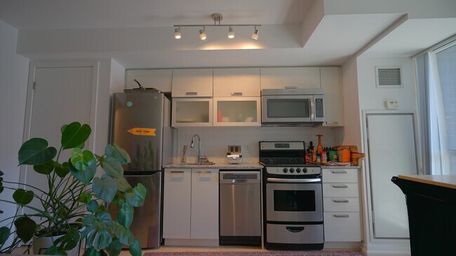 1118-68 Abell St in Toronto, ON - Building Photo - Building Photo