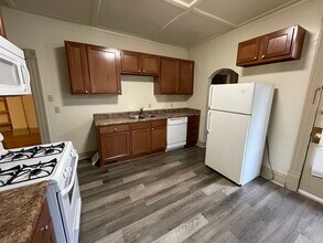 1230 Highland St, Unit downstairs half unit in Columbus, OH - Foto de edificio - Building Photo